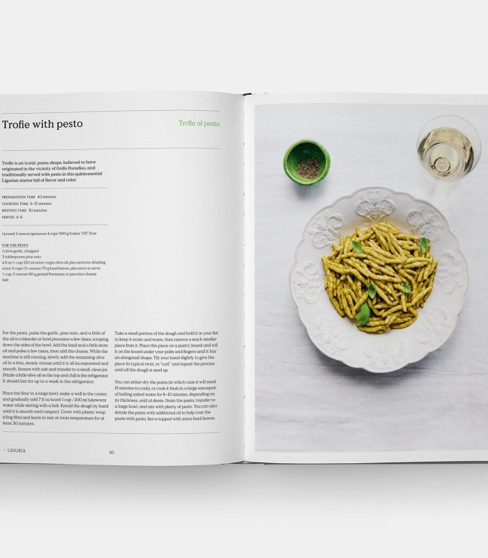The Regional Italian Cookbook: Recipes from The Silver Spoon