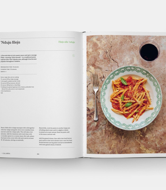 The Regional Italian Cookbook: Recipes from The Silver Spoon